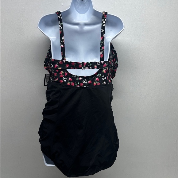 Torrid One Piece Swimsuit  Strawberry Underwire Bra Slim Fix Black Plus Size 2X - Picture 6 of 12